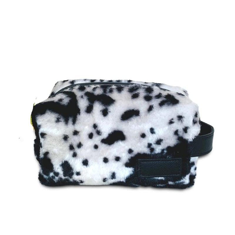 STRUTT حقيبة مستحضرات التجميل الفرو، حقيبة مجوهرات، حقيبة تجميل، حقيبة مكياج، بحجم متوسط II واسعة II خفيفة الوزن II أنيقة DOPP للنساء (أسود وأبيض) - Image 1