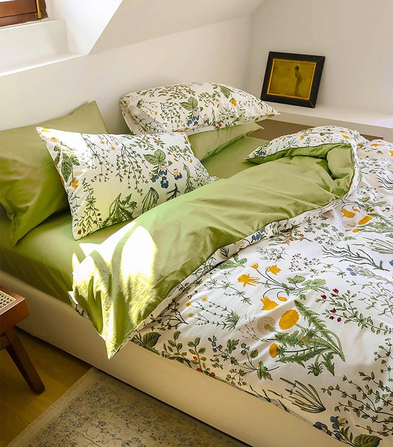 KAREVER Botanical Comforter Queen Sage Green Floral Plant Bedding Set Garden Pattern Printed Reversible Blanket 3 PCs Breathable White Floral Bed Comforter Set - Image 3