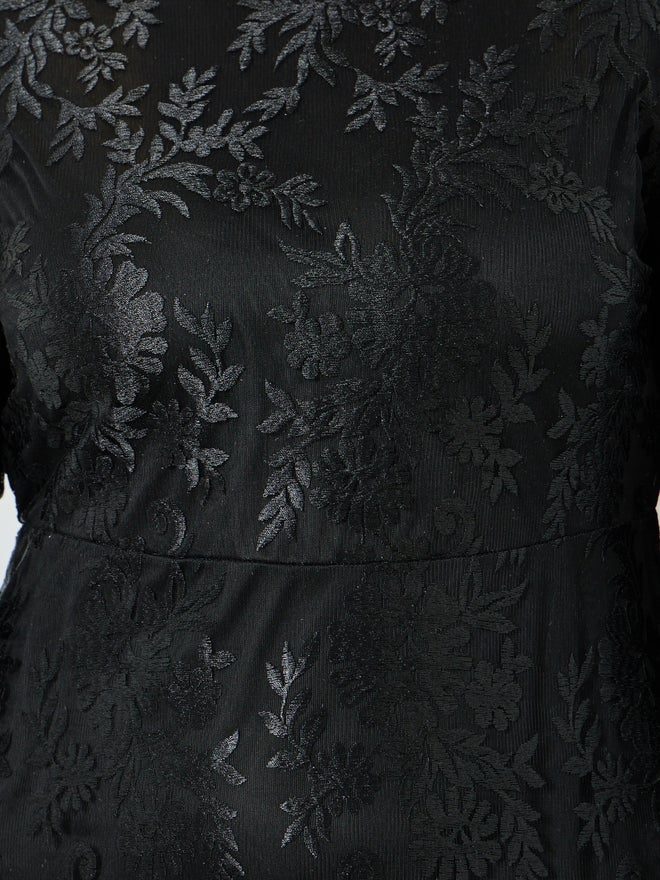 Styli Plus Size Lace Long Sleeves A-Line Maxi Dress - Image 4