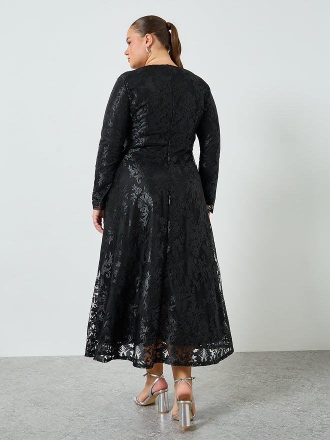 Styli Plus Size Lace Long Sleeves A-Line Maxi Dress - Image 5
