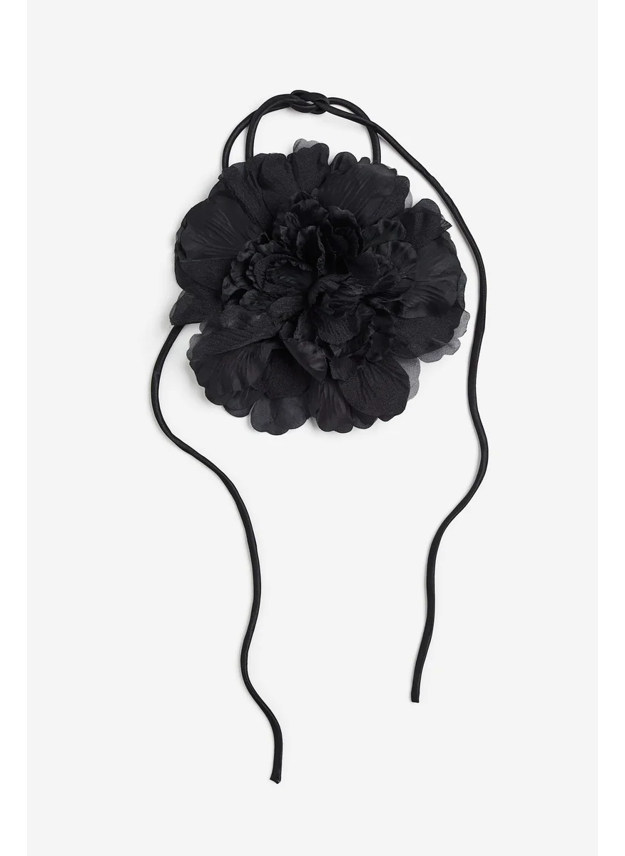 H&M Appliquéd Scarf Necklace