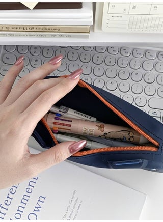 مقلمة مدرسية للأولاد بتصميم يد تحكم ألعاب ثلاثية الأبعاد - حقيبة أقلام سيليكون كبيرة السعة، منظم أدوات مكتبية مقاوم للصدمات بتصميم جيمر - أزرق داكن - view 4