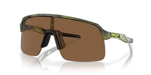 OAKLEY نظارات شمسية مستطيلة للرجال من أوكلي OO9463 سوترو لايت، لون أخضر شفاف غير لامع/برونز بريزم، 39 مم - Image 2