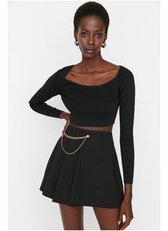 Black Chain and Pleat Detail Woven Shorts Skirt TWOAW23SR00041