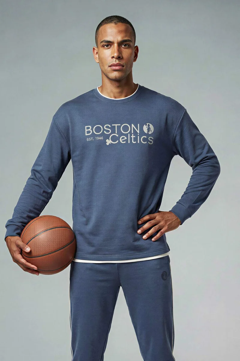 ديفاكتو Boxy Fit Boston Celtics Licensed Long Sleeve Sweatshirt