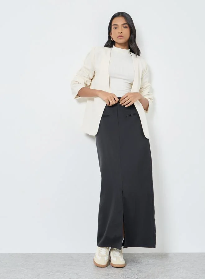 Styli Styli Solid Maxi Skirt with Front Slit and Pockets
