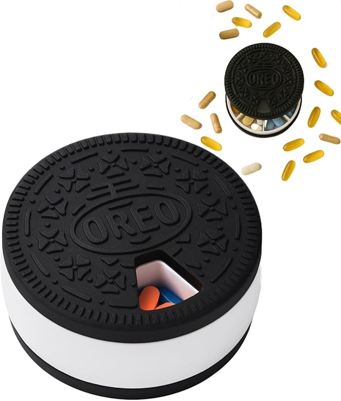 منظم حبوب على شكل أوريو - حافظة حبوب تكفي 7 أيام للفيتامينات والأدوية | علبة حبوب سفر محمولة | تصميم أنيق وبسيط للحبوب والمكملات الغذائية والأقراص (كبير) - Image 1