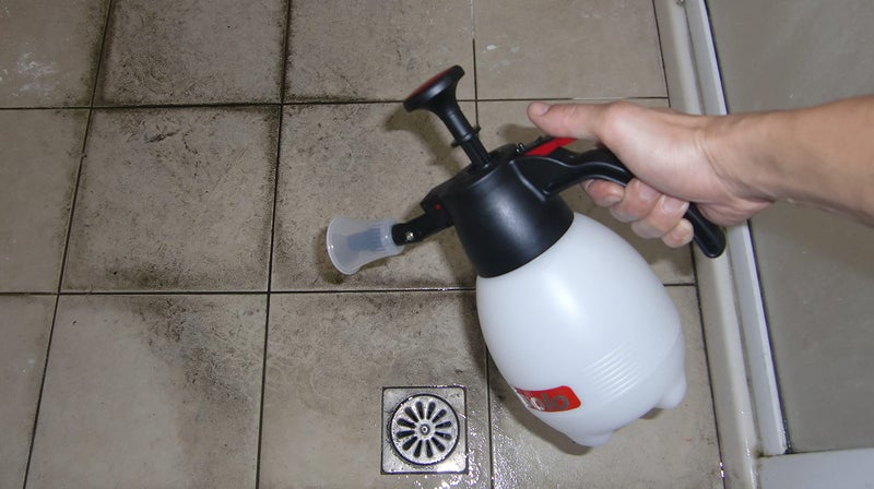 Solo 418 One-Hand Pressure Sprayer with Ergonomic Grip for Gardening, Fertilizing, Cleaning & General Use Spraying, 1 Liter - Image 5