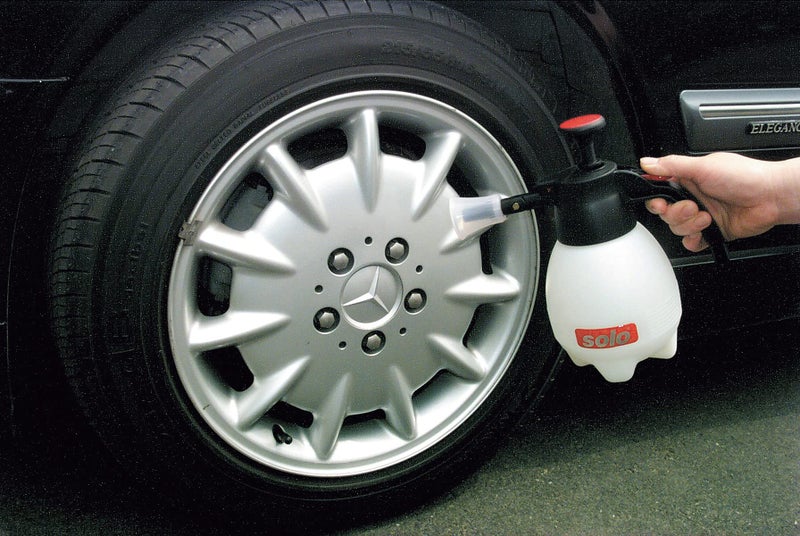 Solo 418 One-Hand Pressure Sprayer with Ergonomic Grip for Gardening, Fertilizing, Cleaning & General Use Spraying, 1 Liter - Image 2