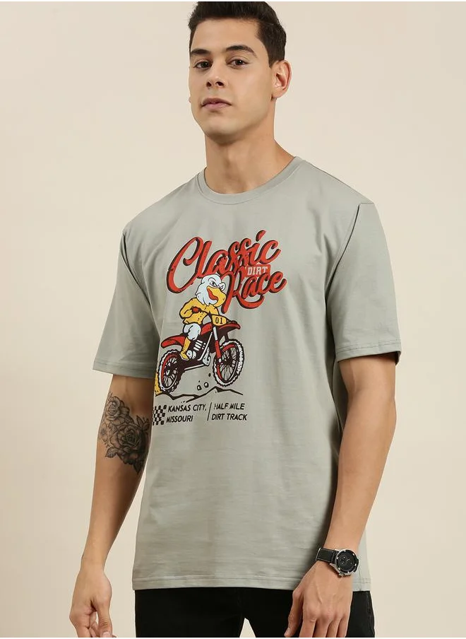 ديفيرينس أوف أوبينيون Classic Dirt Race Graphic Print Oversized T-Shirt with Short Sleeves