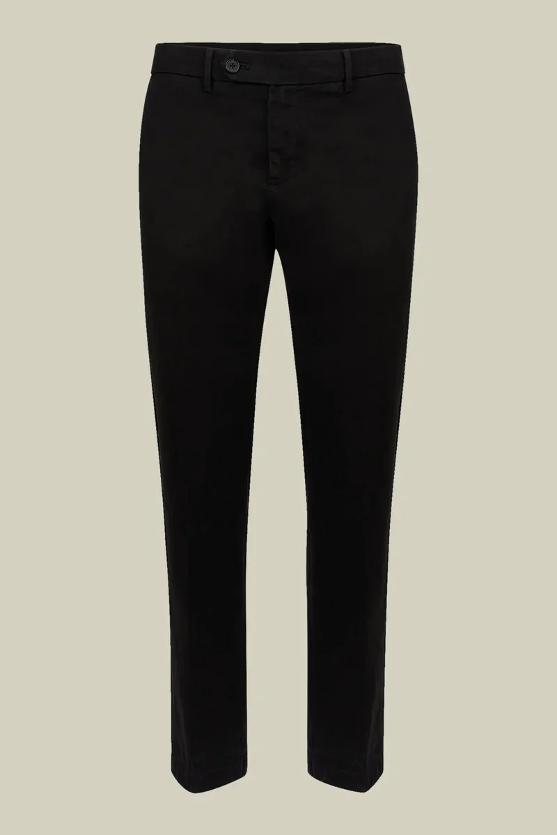 Men's classic twill chinos in a perfect fit - Black