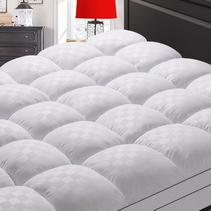 MATTRESS TOPPER CAL KINGEXTRA THICK MATTRESS PAD COVER FOR BACK PAINCOOLING MATTRESS PROTECTOR WITH 821 INCH DEEP POCKETOVERFILLED DOWN ALTERNATIVE FILLING