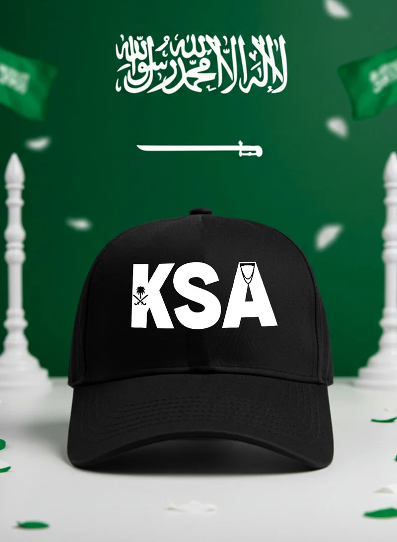 لوحة كاب مصنوع من القطن بتصميم لمناسبة اليوم الوطني السعودي وللتعبير عن حب الوطن في كل وقت