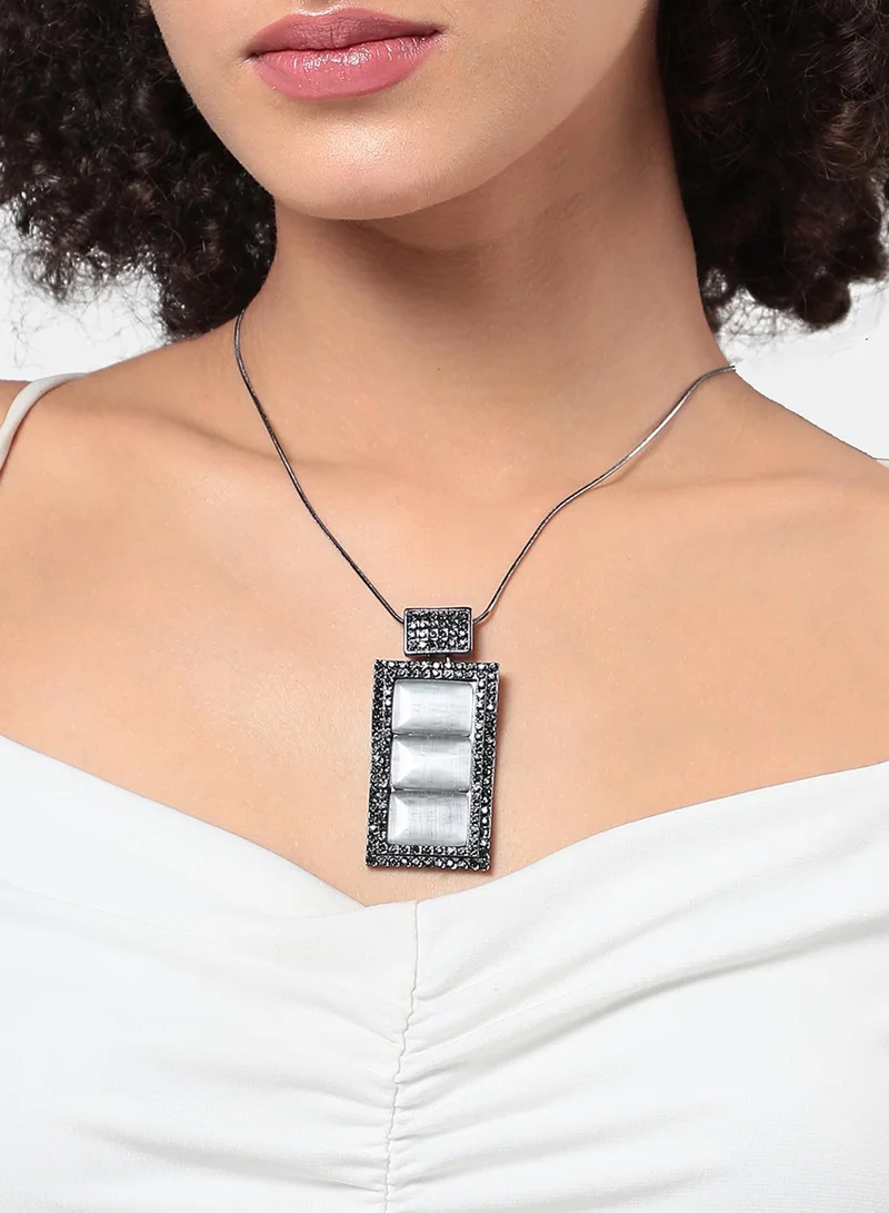 سوهي قلادة بقلادة فيستا هندسية - قمر أسود