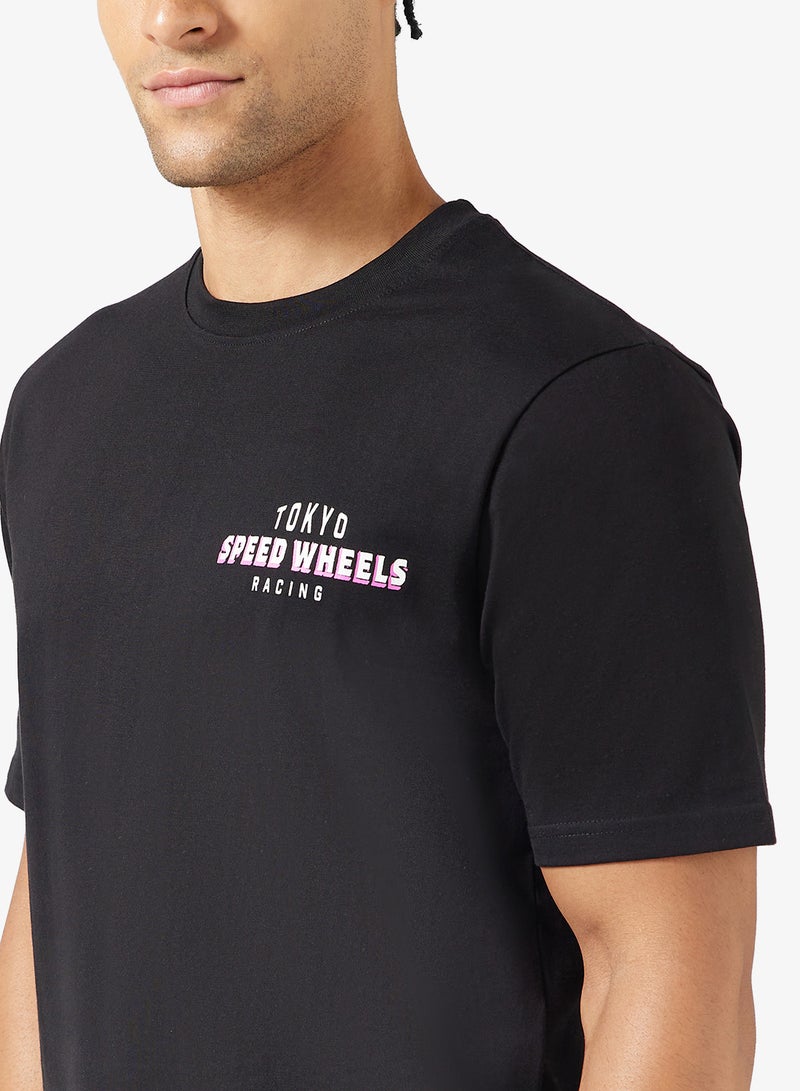 سفنتي فايف تيشيرت بطبعة جرافيك بقصة عادية - Image 3