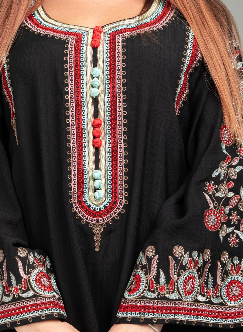 اكسا جلابية تطريز يدوي عنق اسيوي CJ1035 اسود