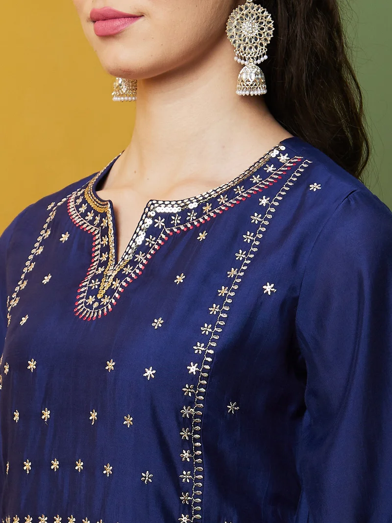 جلو باص جلوبس سنيكرز نسائي مطرز بالزهور والترتر بأكمام واسعة A-Line Kurta