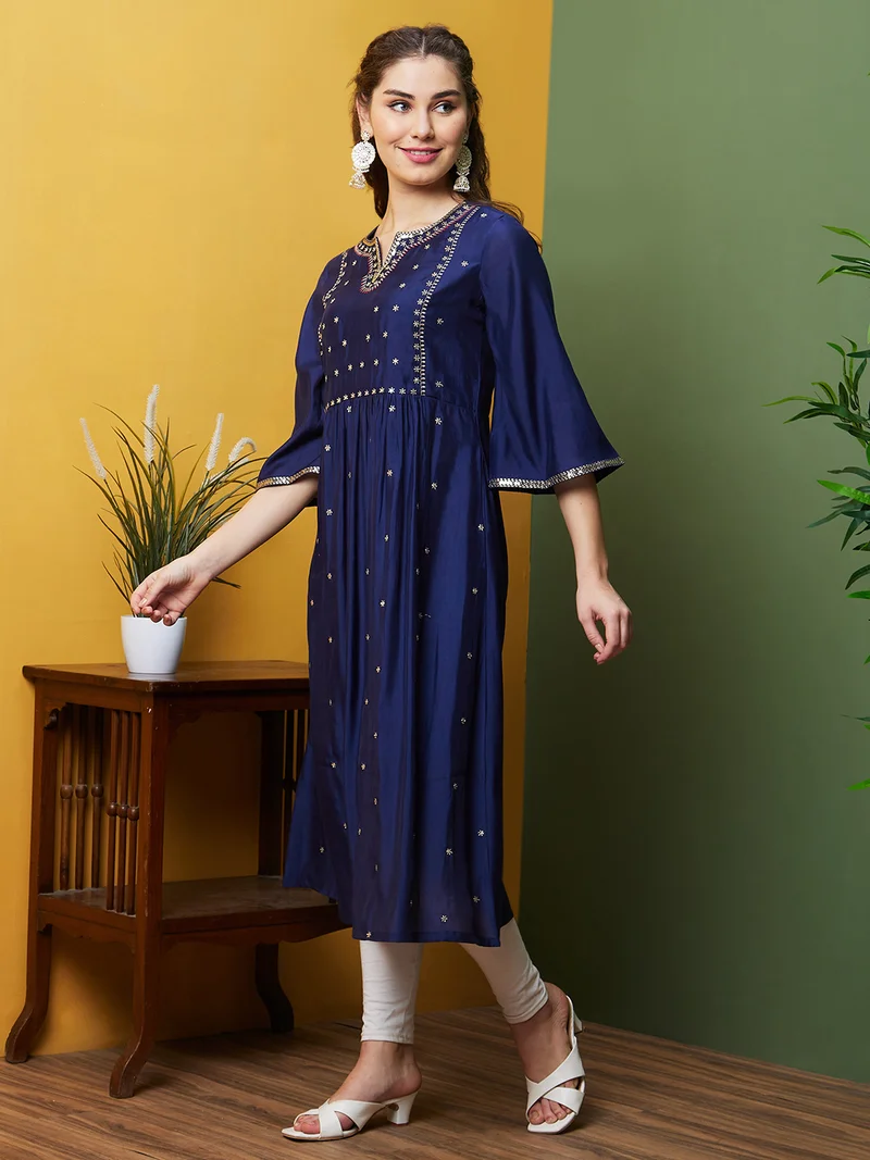 جلو باص جلوبس سنيكرز نسائي مطرز بالزهور والترتر بأكمام واسعة A-Line Kurta