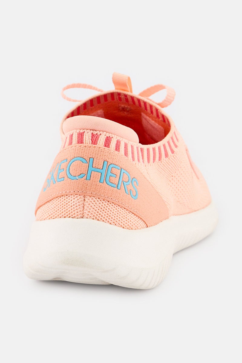SKECHERS أحذية خارجية للنساء بتصميم فائق المرونة، لون كورال - Image 3