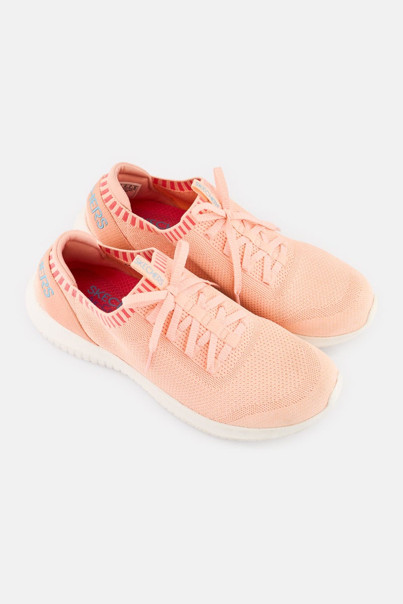 SKECHERS أحذية خارجية للنساء بتصميم فائق المرونة، لون كورال - Image 2