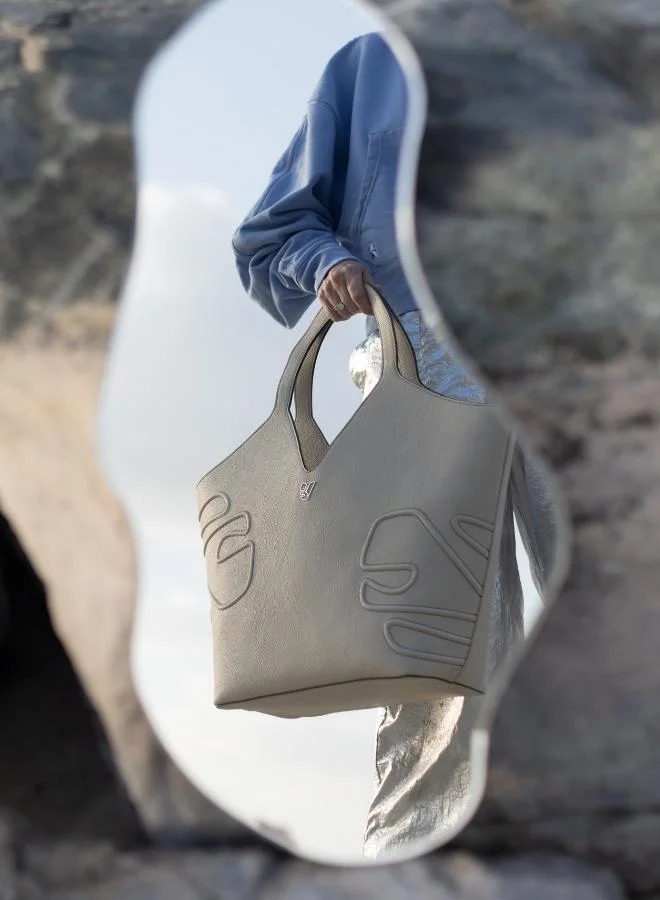 فيجانولوجي Maze Tote Bag in White Made from 18 Recycled Bottles