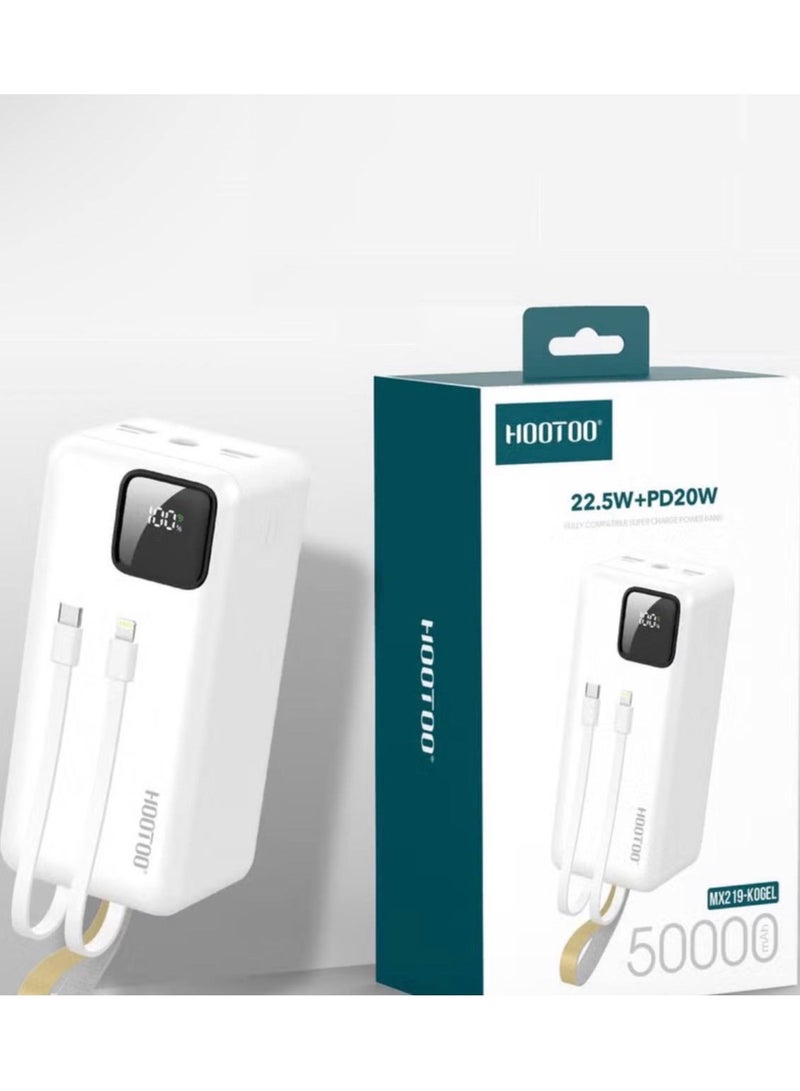 هوتو باور بانك Hootoo بسعة 50,000 مللي أمبير، مزود بـ3 مخارج (2 × USB-A و1 × USB-C) ومدخل Micro-USB، مع كابلين مدمجين، وشاشة رقمية لعرض مستوى البطارية، وشحن سريع بقدرة 22.5 واط، وكشاف LED، وحزام للحمل – أبيض - Image 2