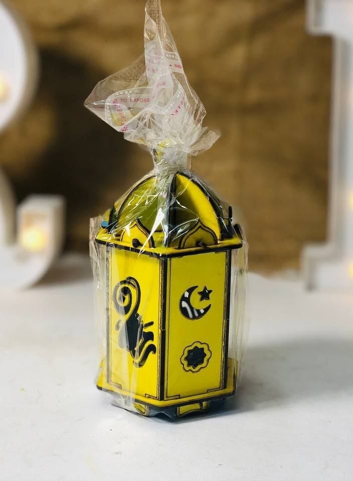 فوانيس رمضان متعدد الالوان  خشبية مضيئة حجم  مضيئة عند الحركه , فانوس رمضان خشب للاصدقاء وللاطفال والكبار  عدد 1 - Image 3