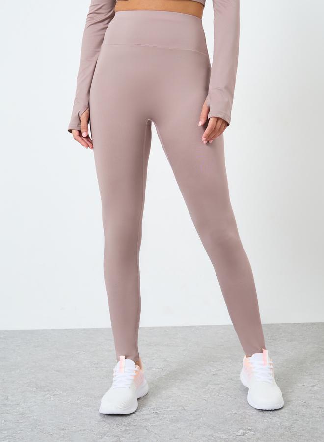 Styli Active Back Twist Peep Detail Crop Top and Leggings Set - Image 5