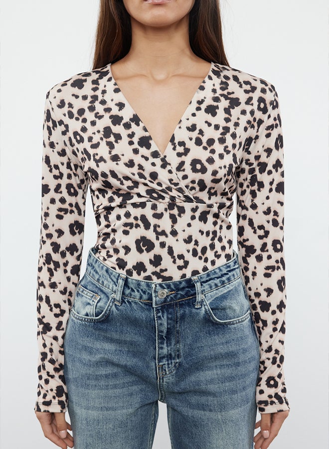 trendyol Brown Leopard Patterned Double Breasted Closure Fitted Stretchy Knitted Bodysuit TWOAW25BD00004 - Image 3