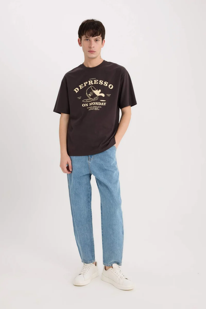 ديفاكتو Boxy Fit Crew Neck Short Sleeve T-Shirt