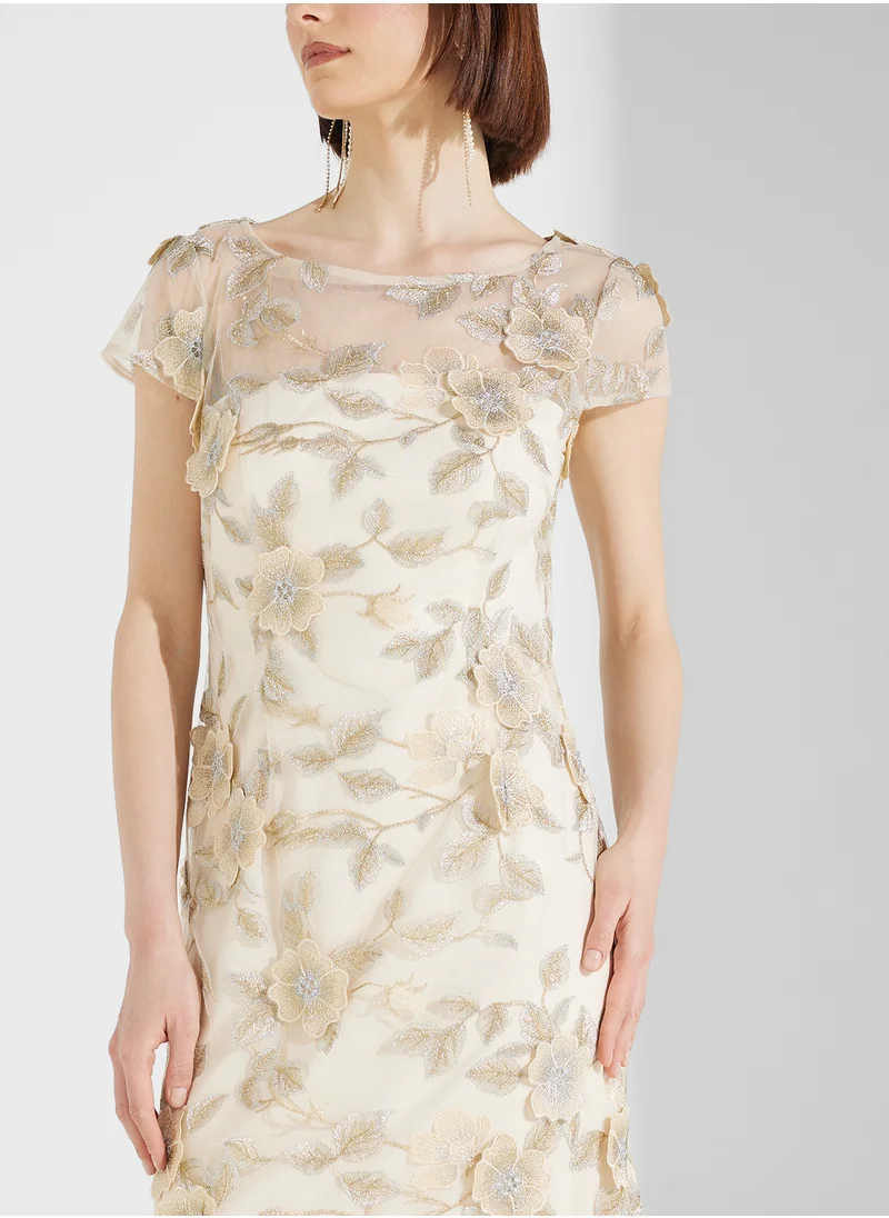 ادريانا بابيل Floral Embroidered Godet Gown