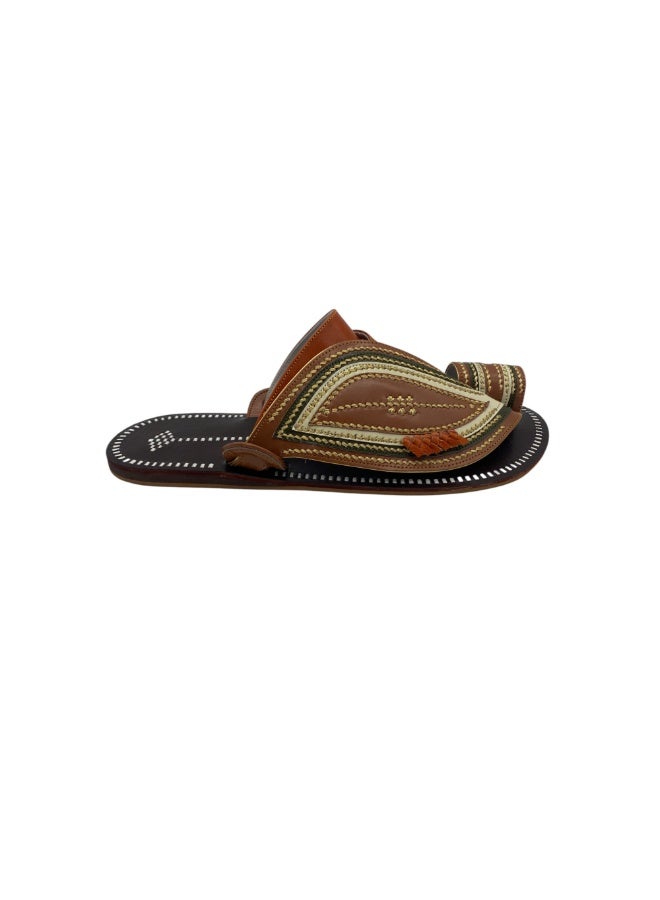 AL Fanoos Handcrafted heritage leather slippers  - Image 4