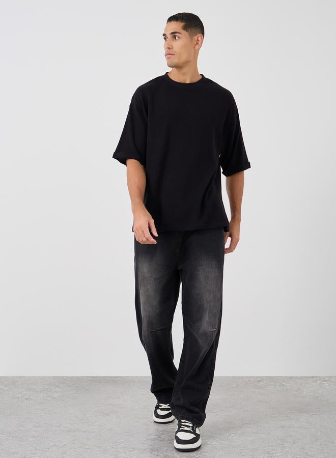 ستايلي تيشيرت واسع من قماش الوافل مع أكمام مطوية - Image 2