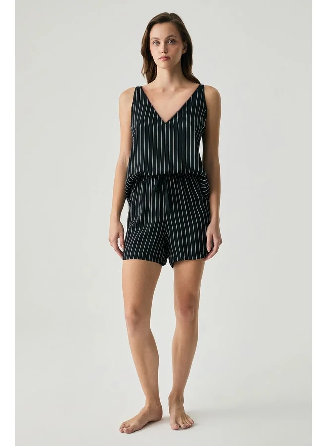 Penye Mood Viscose satin-textured V‑neck short set.