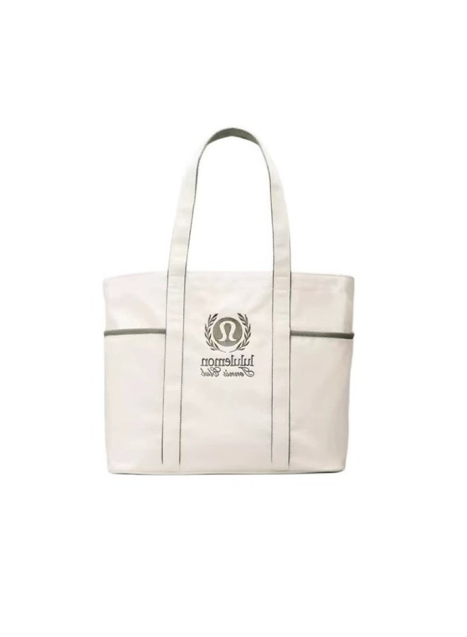 لولوليمون ​حقيبة توت 20 لتر بتصميم ثنائي اللون ومطرزة - حقيبة كتف قماشية عالية السعة للرجال والنساء​ - Image 1