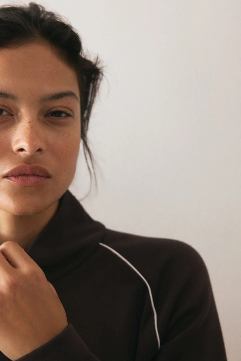 اتش اند ام جاكيت رياضي من قماش سكوبا