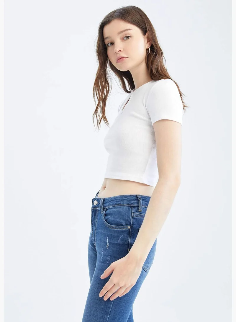 ديفاكتو Slim Fit Short Sleeve Cut Out Crop Top