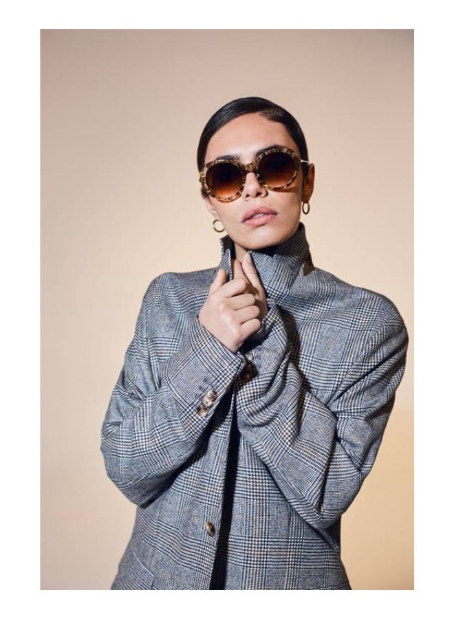 ليا نظارات شمسية نسائية كوزمو محمية من الأشعة فوق البنفسجية، نظارات شمسية عالية الجودة من Leia بعدسات بنية متدرجة وإطار ذهبي لامع (LEIA-091011-C4) - Image 3