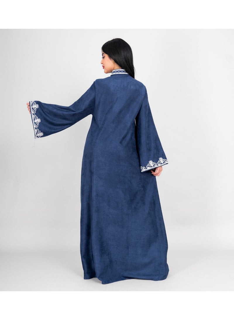 اكسا جلابية شتوية أنيقة بتطريز أمامي أزرق - Image 4