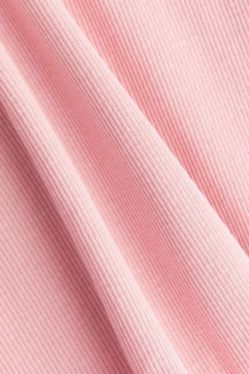 اتش اند ام بلوزة بأكمام طويلة من الجيرسيه