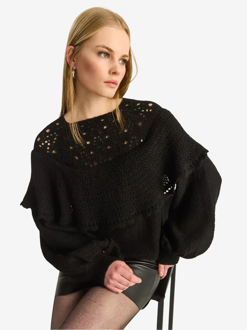 بيانكو لوتشي LUCCI Ribbed Boat Neck Thick Sweater with Frilly Detail