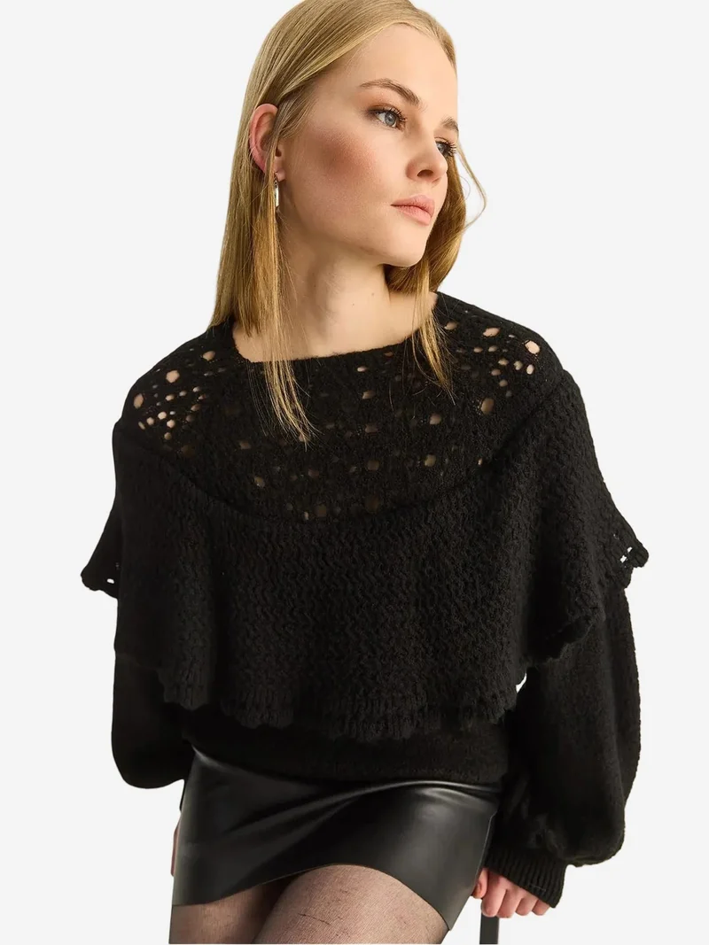 بيانكو لوتشي LUCCI Ribbed Boat Neck Thick Sweater with Frilly Detail