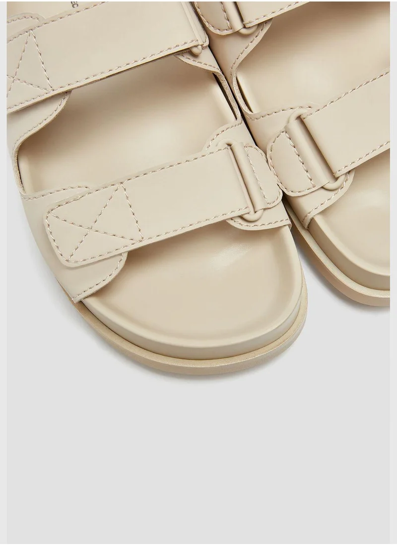 PULL&BEAR Flat Hook-And-Loop Strap Sandals
