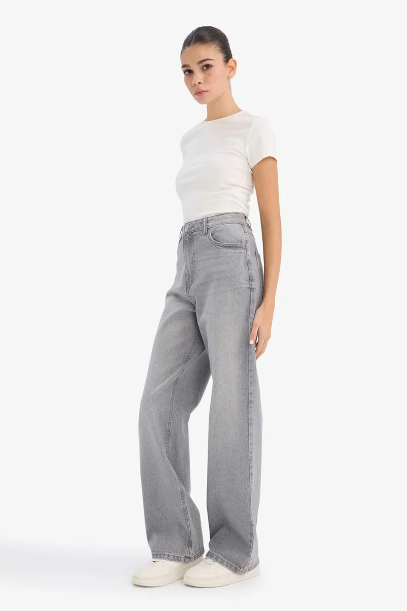 ديفاكتو Straight Fit High Waist 90's Jeans