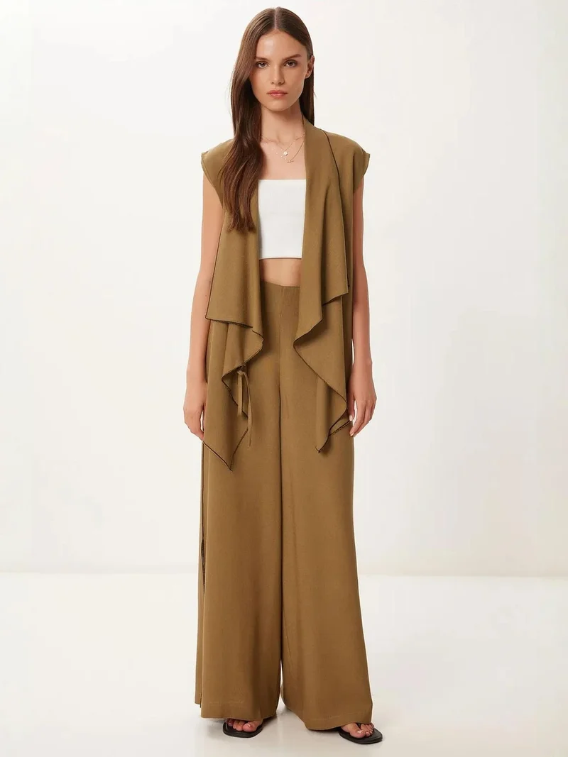 السعادة في إسطنبول ISTANBUL V-Neck Sleeveless Wide Leg Two-Piece Set with Slit