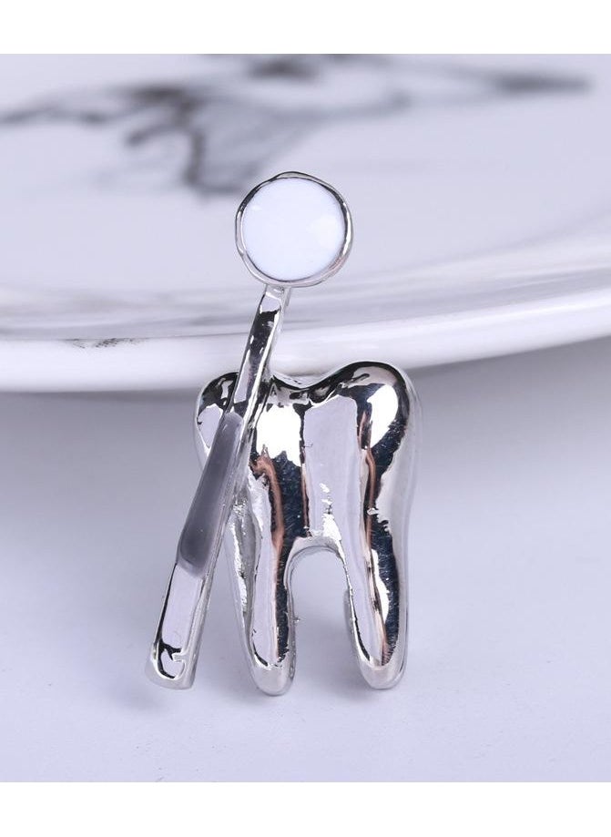 Generic Add a touch of fun to your look with this unique tooth-shaped pin. Its innovative design makes it a staple in any jewelry collection. 