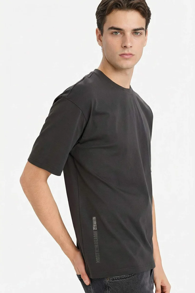 ديفاكتو Boxy Fit Printed Crew Neck Short Sleeve T-Shirt