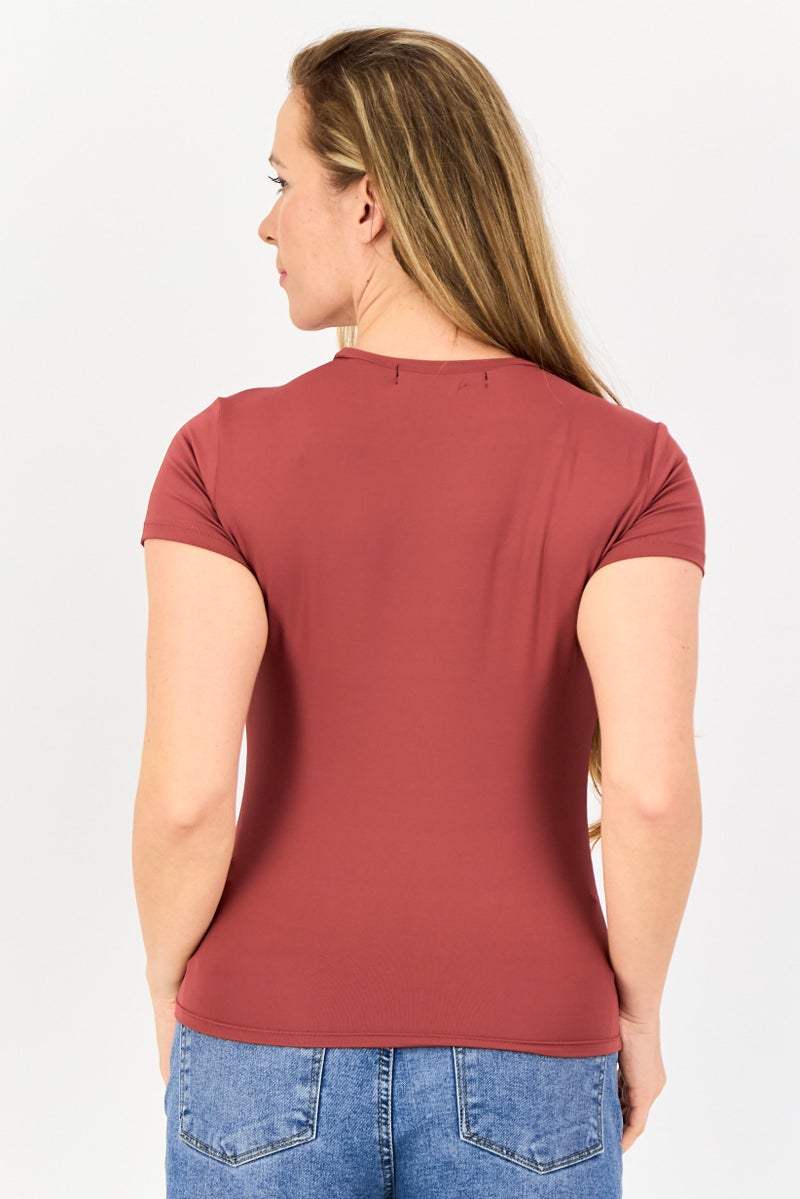 bebe تي شيرت نسائي بأكمام قصيرة وياقة دائرية، أحمر الكرز - Image 4