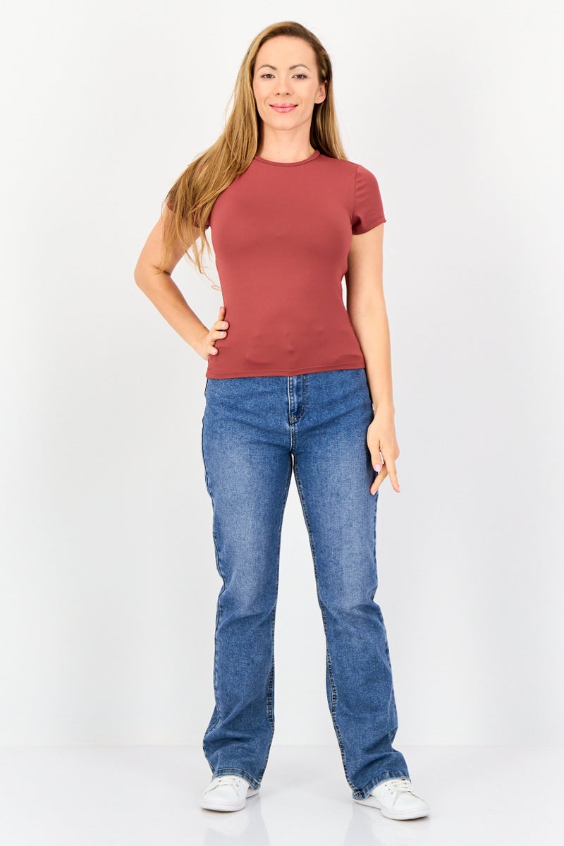 bebe تي شيرت نسائي بأكمام قصيرة وياقة دائرية، أحمر الكرز - Image 3