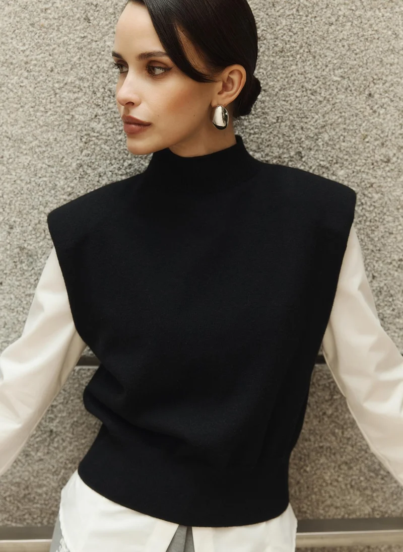 Lichi Knitted top with emphasised shoulders